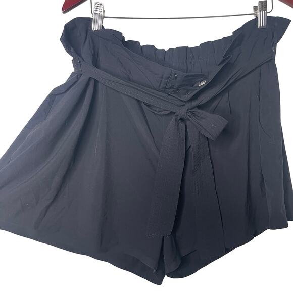 Athleta Skyline Short II. Women's Black Shorts plus size 18 - Picture 2 of 8